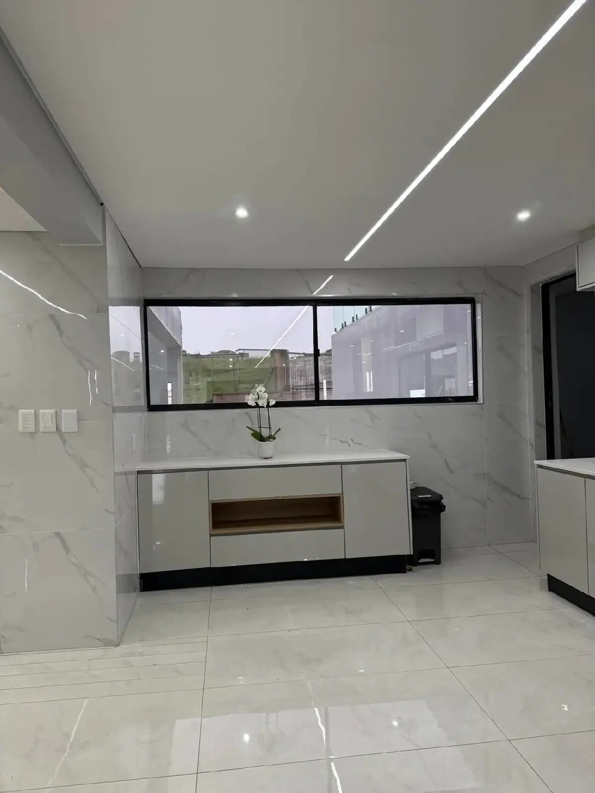 Bespoke Vukea kitchen with glass display cabinetry
